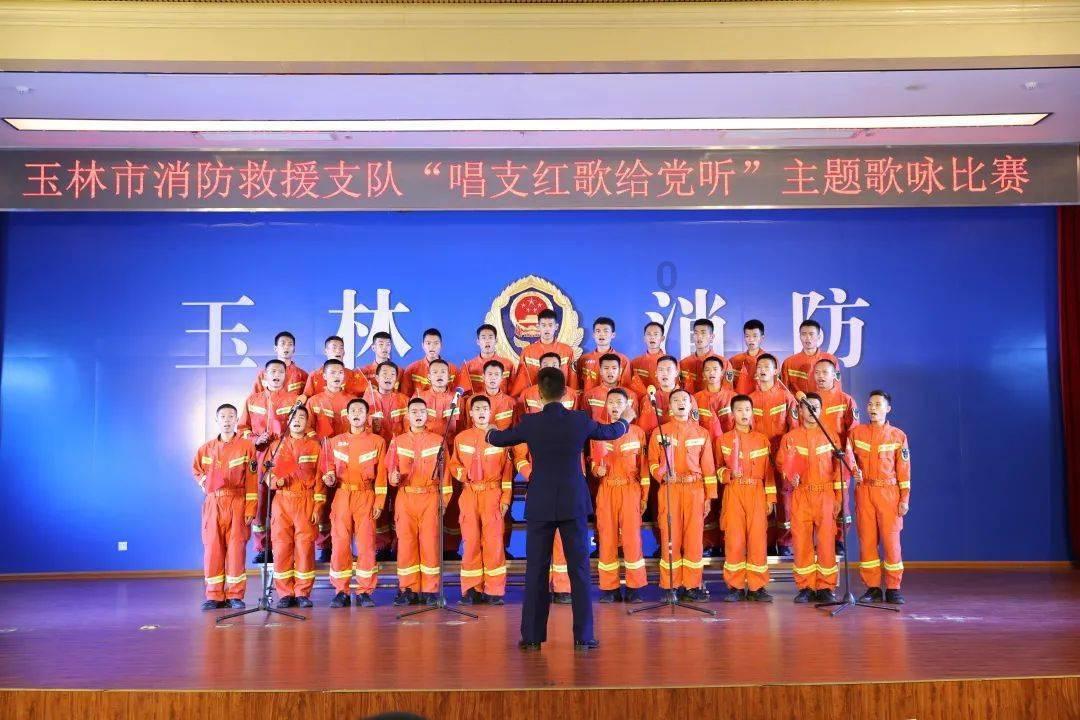 书写春联 致敬老兵